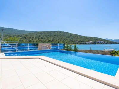 Apartment Beachfront Apartment house Hon with pool - Outdoor photo 10