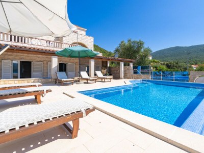 Apartment Beachfront Apartment house Hon with pool - Outdoor photo 14