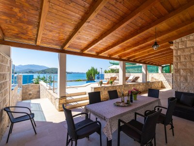 Apartment Beachfront Apartment house Hon with pool - Outdoor photo 16