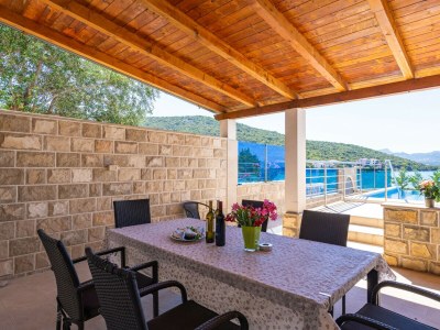 Apartment Beachfront Apartment house Hon with pool - Outdoor photo 17