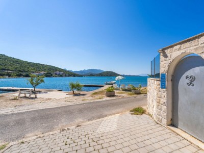 Apartment Beachfront Apartment house Hon with pool - Outdoor photo 24