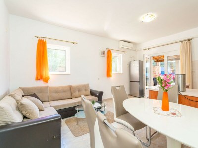 Apartment Beachfront Apartment house Hon with pool - Features photo 26