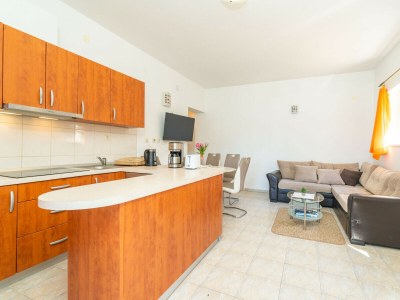 Apartment Beachfront Apartment house Hon with pool - Features photo 28