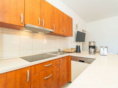 Apartment Beachfront Apartment house Hon with pool - Features photo 31