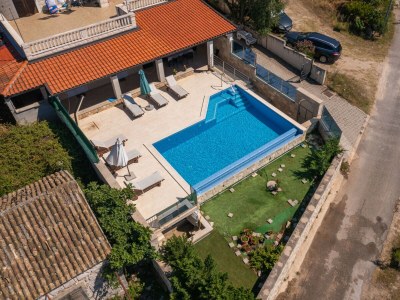 Apartment Beachfront Apartment house Hon with pool - Environment photo 49