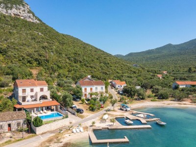 Apartment Beachfront Apartment house Hon with pool - Environment photo 52