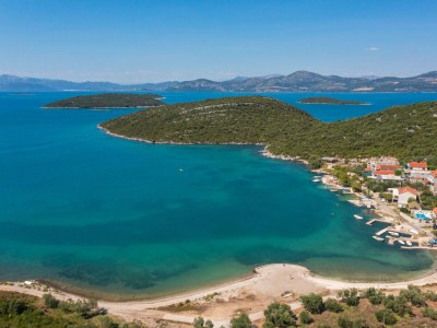 Apartment Beachfront Apartment house Hon with pool - Environment photo 55