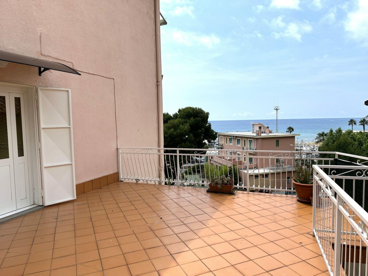 Apartment Apartment with sea view and air conditioning - Outdoor photo 2