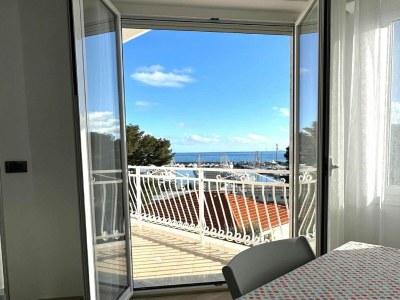 Apartment Apartment with sea view and air conditioning - Features photo 25