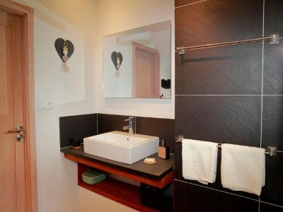 Holiday house Gîte atypique au bord de l'eau - Features photo 11