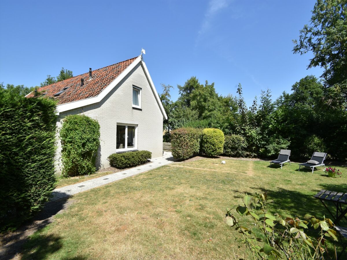 Holiday house Cosy holiday home with large garden - Outdoor photo 4