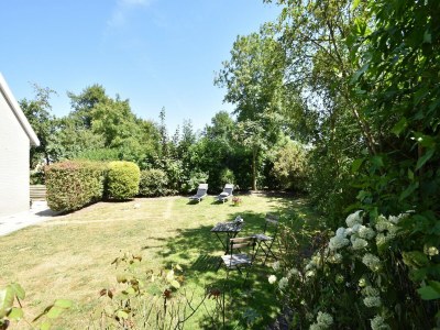 Holiday house Peaceful Holiday Home with Garden - Outdoor photo 6