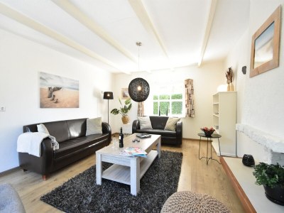 Holiday house Peaceful Holiday Home with Garden - Features photo 23