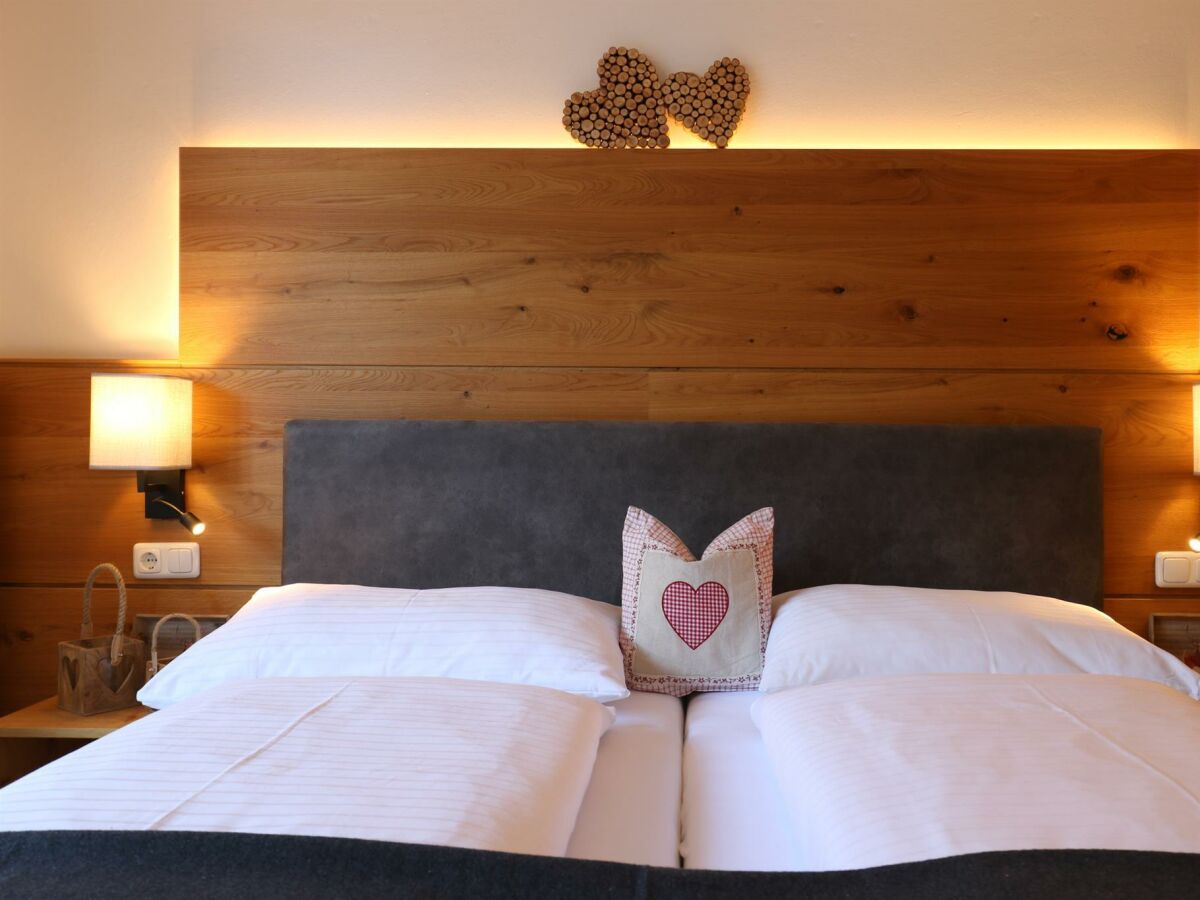 Holiday room Dreibettzimmer, Dusche, WC, Balkon