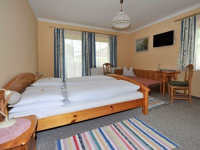 Holiday room Dreibettzimmer mit Dusche, WC  Nr. 3 - Features photo 13