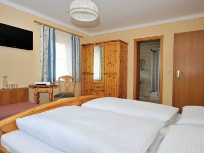 Holiday room Dreibettzimmer mit Dusche, WC  Nr. 3 - Features photo 14