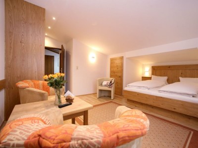 Apartment Appt. E/Wohn-Schlafr./Bad,WC,Balkon - Features photo 13