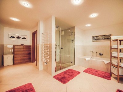 Holiday room Familien-Luxusapartment "Alpenblick" Halbpension - Features photo 52