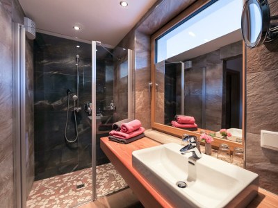 Holiday room Doppelzimmer, Dusche oder Bad, WC, Deluxe - Features photo 37