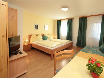 Holiday room Dreibettzimmer mit Dusche, WC - Features photo 6