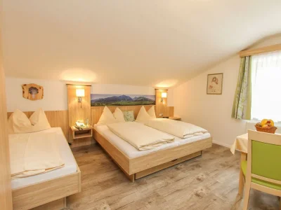 Holiday room Doppelzimmer mit Zustellbett in Zell am See - Holiday room