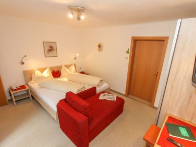 Holiday room Doppelzimmer mit Zustellbett - Features photo 9