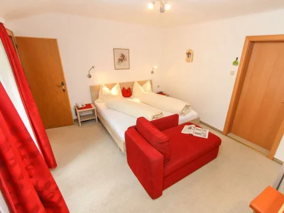 Holiday room Doppelzimmer mit Zustellbett - Features photo 11