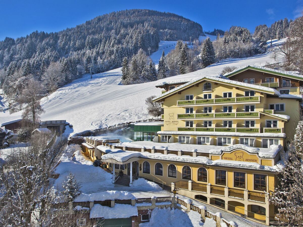 Holiday room Suite mit Balkon zum Ort und See