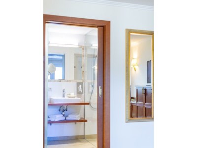 Holiday room Suite mit Balkon zum Ort und See - Features photo 39