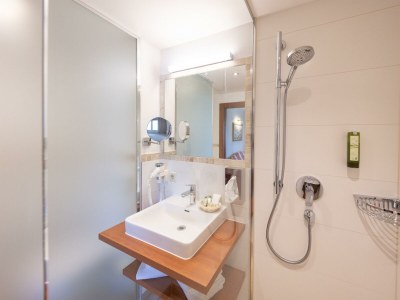 Holiday room Suite mit Balkon zum Ort und See - Features photo 41