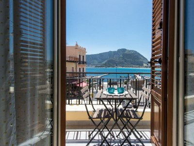 Apartment Casetta vista mare in piazza a Mondello - Environment photo 13