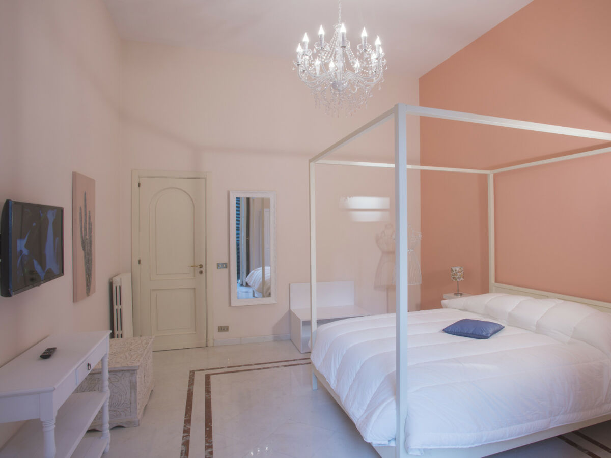 Holiday house Piazza Dante Suites - Suite Regina Elena CAV - Features photo 2