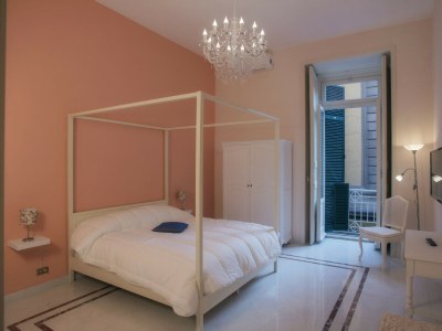 Holiday house Piazza Dante Suites - Suite Regina Elena CAV in Napoli - Holiday house