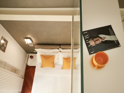 Apartment Elegant Apartment at Chiaia - Features photo 11