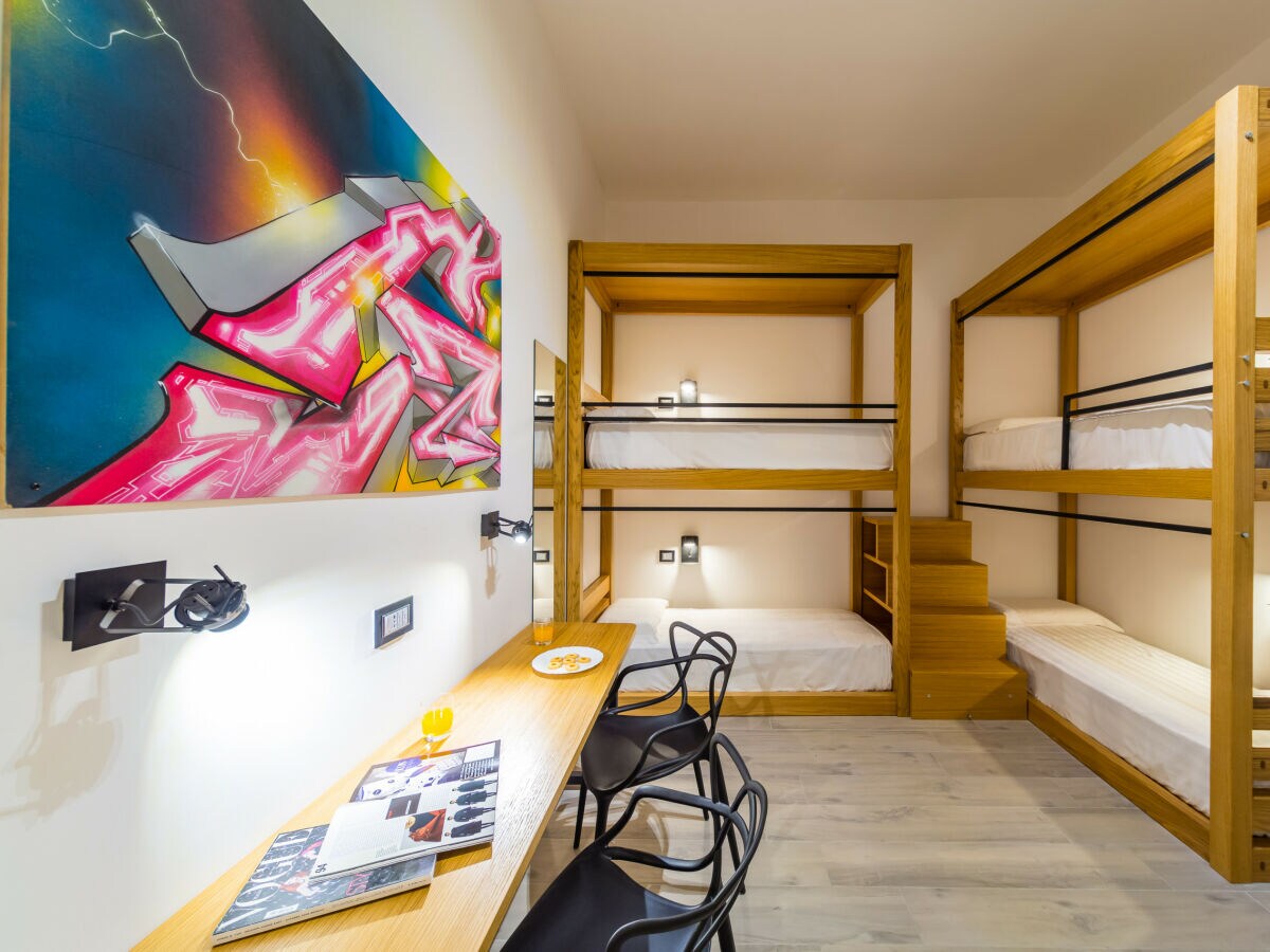 Apartment Napoli Street Art Rooms - Wall - RS - Features photo 4