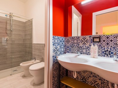 Apartment Napoli Street Art Rooms - Wall - RS - Features photo 20