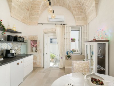 Apartment Stairway with Jacuzzi - Features photo 6