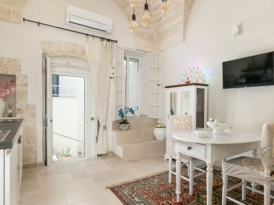 Apartment Stairway with Jacuzzi - Features photo 10