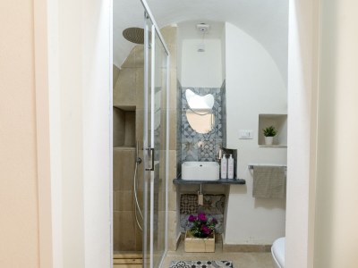 Apartment Stairway with Jacuzzi - Features photo 16