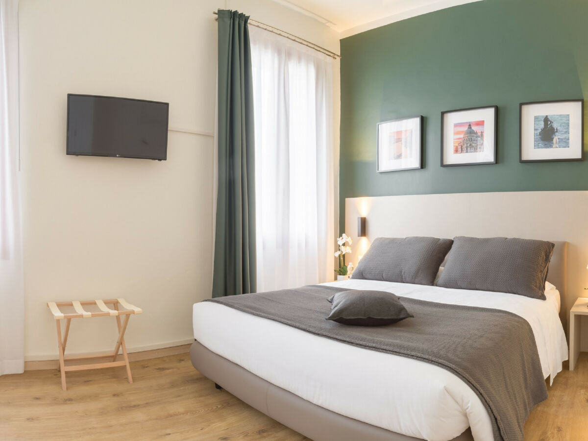 Holiday house Camera 1 - Grand Canal Suites - LOCZ BK - Features photo 3