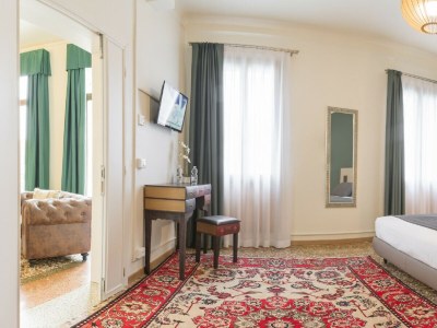 Holiday house Camera 3 - Grand Canal Suites - LOCZ BK - Features photo 9