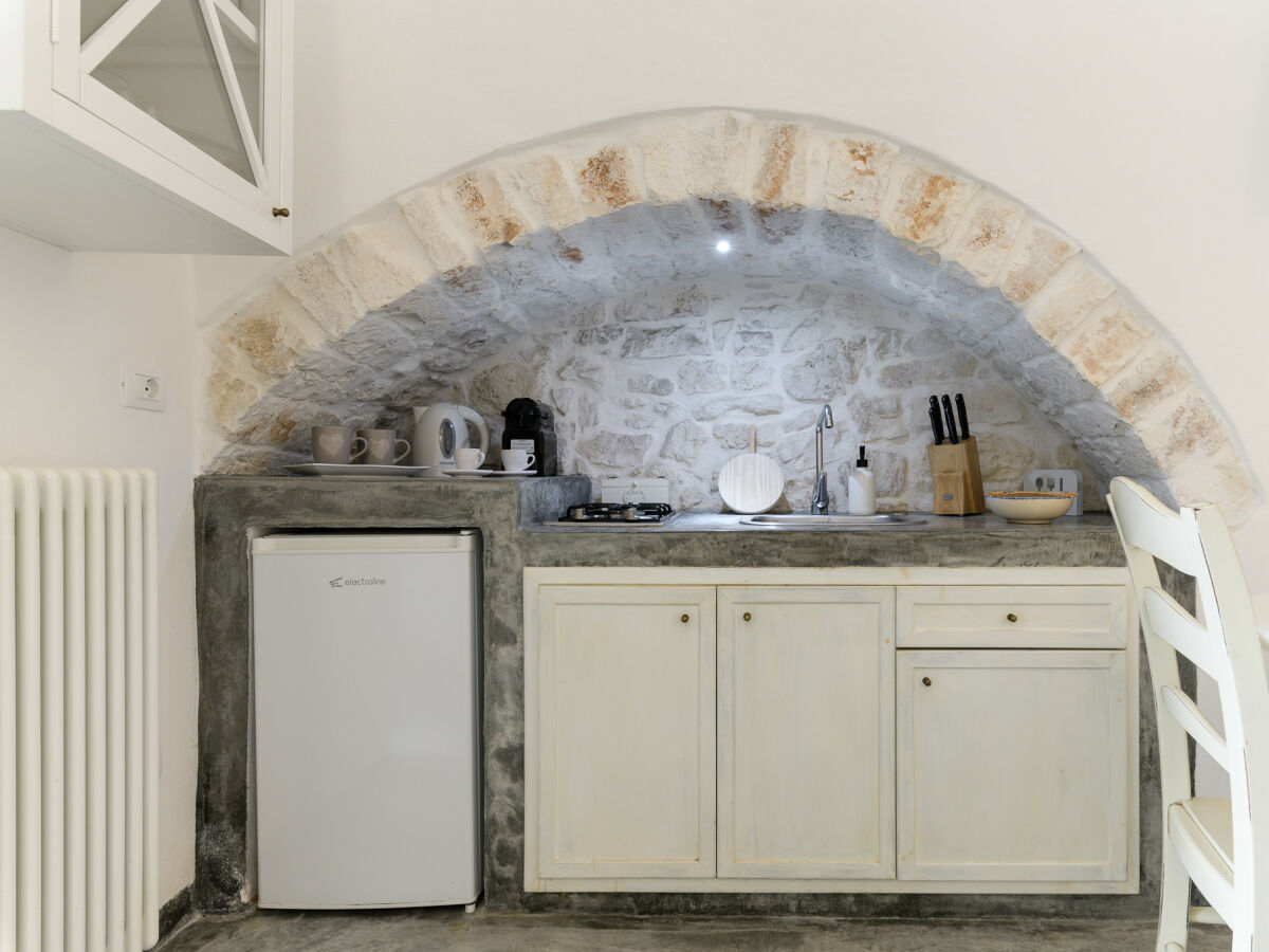 Apartment 19 White Luxury Suite with Jacuzzi - Features photo 5