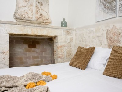 Apartment 19 White Luxury Suite with Jacuzzi - Features photo 9