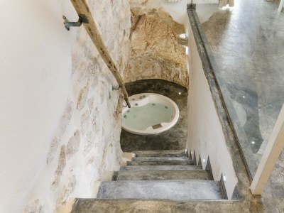 Apartment 19 White Luxury Suite with Jacuzzi - Features photo 10