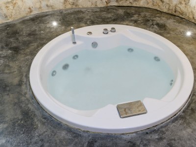 Apartment 19 White Luxury Suite with Jacuzzi - Features photo 12