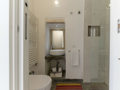 Apartment 19 White Luxury Suite with Jacuzzi - Features photo 15