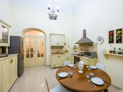 Apartment Homely City Apartment - Features photo 9