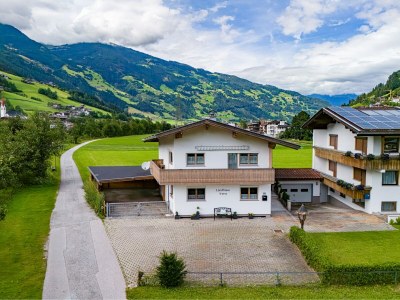 Holiday house Chalet in Zillertal near Ski Slopes in Mayrhofen-Hippach - Holiday house