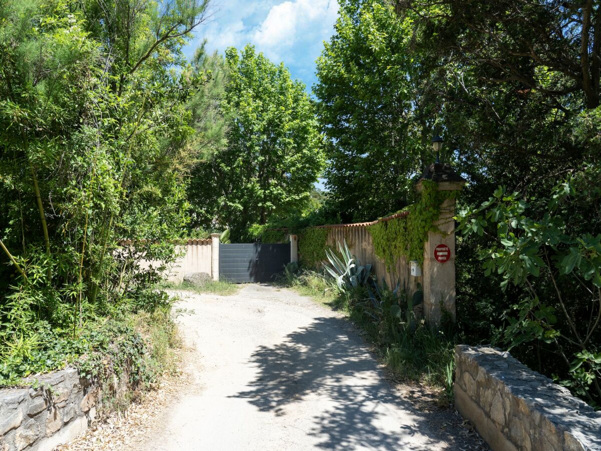 Holiday house Geräumiges Ferienhaus mit privatem Pool und Park - Outdoor photo 3