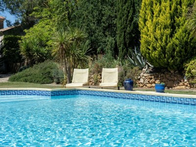 Holiday house Geräumiges Ferienhaus mit privatem Pool und Park - Outdoor photo 9